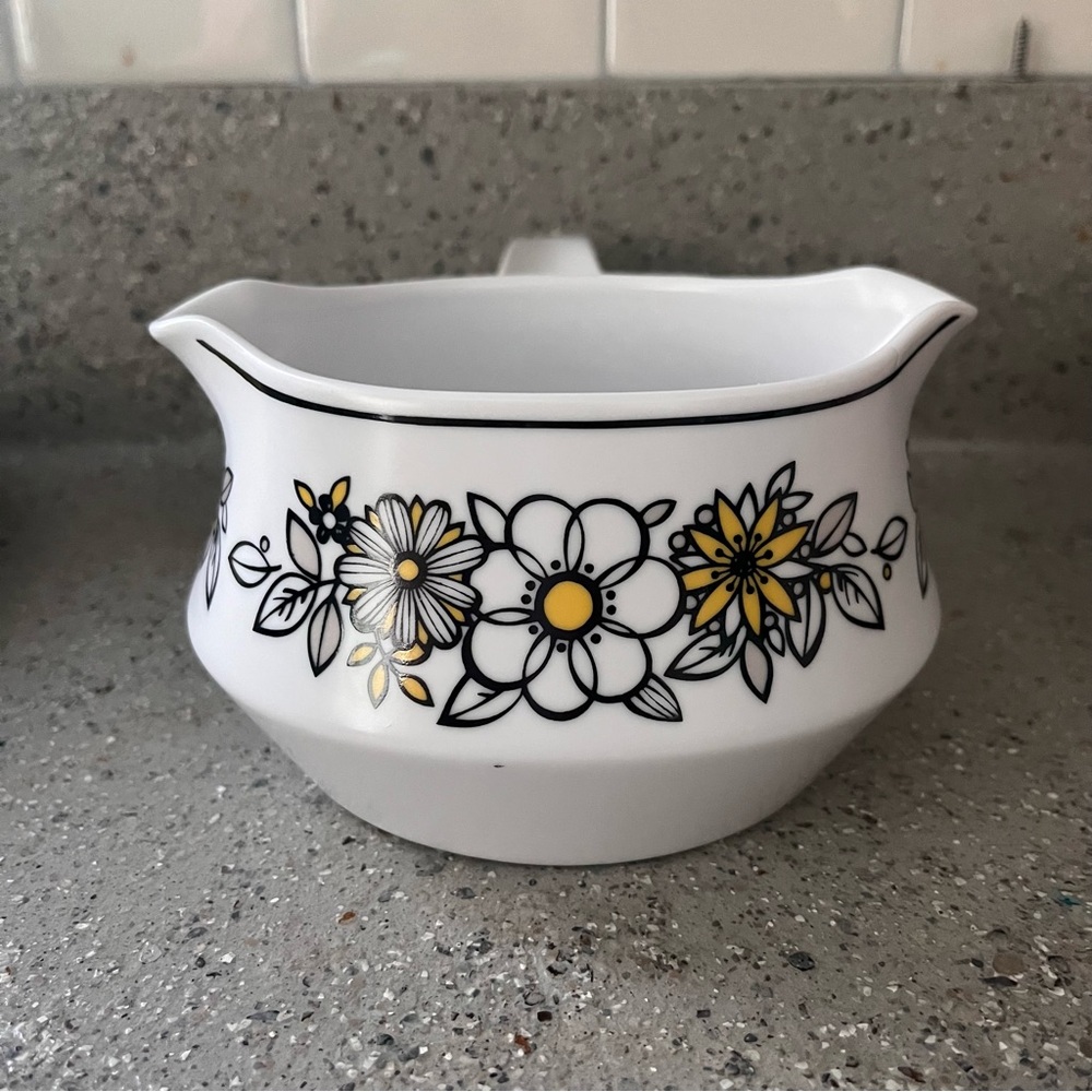 Noritake Progression China • Tressa Black &‎ Yellow Flower Gravy Boat